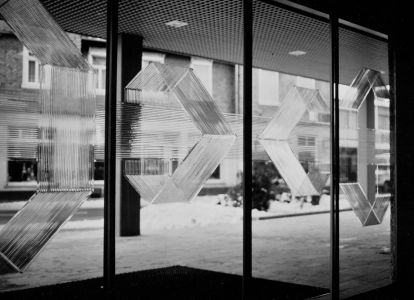 Bad Berleburg – Glasschliff Türanlagen für Haupteingang und Direktionsbereich Sparkasse Wittgenstein, 1976