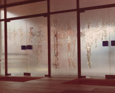 Lüdinghausen und Wuppertal – Glasschliff für Türanlagen der Firma G. Mai und der Dresdner Bank, 1964-65