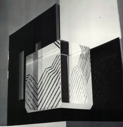 Kubus, 1974 - optisches Glas, geschliffen - H. 25 cm