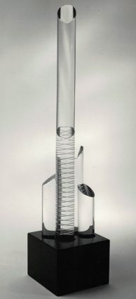 Glass sculpture XII vertikal, 1976 - H. m. Sockel 58,5 cm, B 13 x 13 cm