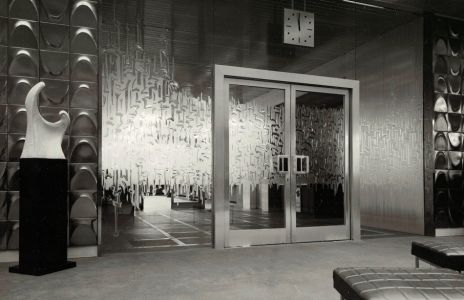 Lüdinghausen und Wuppertal – Glasschliff für Türanlagen der Firma G. Mai und der Dresdner Bank, 1964-65