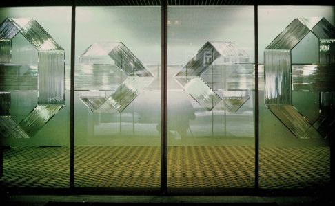 Bad Berleburg – Glasschliff Türanlagen für Haupteingang und Direktionsbereich Sparkasse Wittgenstein, 1976